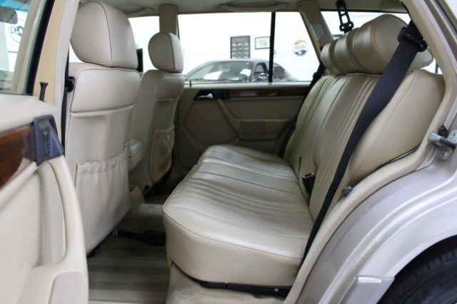 1992 Silver Mercedes-Benz 300 --