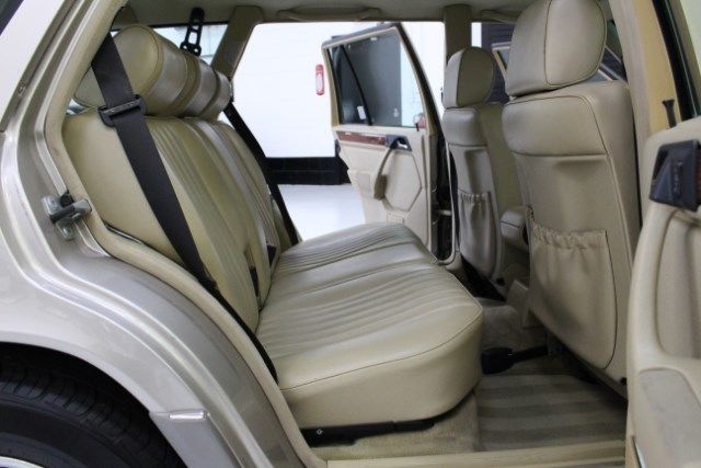 1992 Silver Mercedes-Benz 300 --