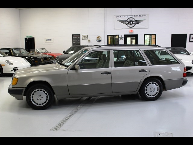 1992 Silver Mercedes-Benz 300 --