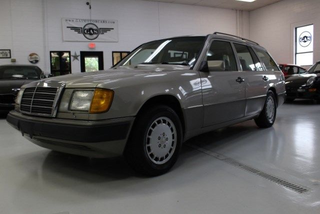 1992 Silver Mercedes-Benz 300 --