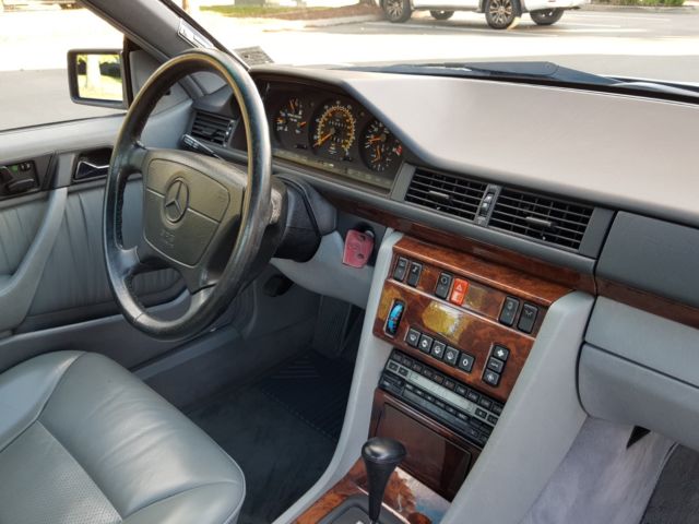 1992 Silver Mercedes-Benz 300-Series Coupe