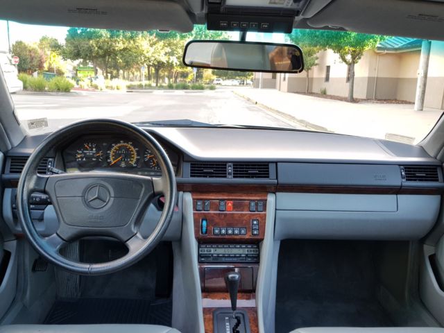 1992 Silver Mercedes-Benz 300-Series Coupe