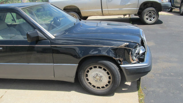1992 Black Mercedes-Benz 300-Series Sedan