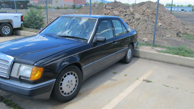 1992 Black Mercedes-Benz 300-Series Sedan