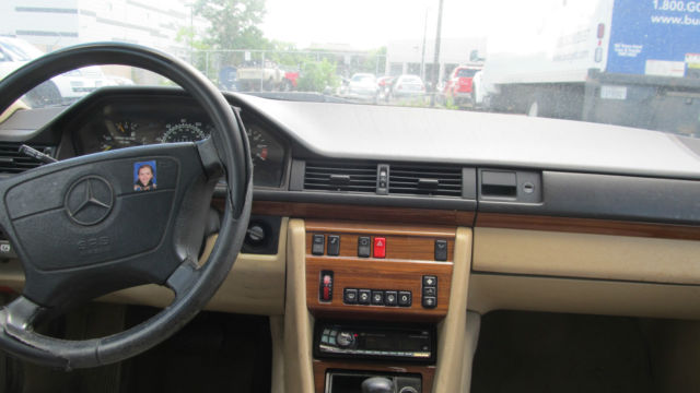 1992 Black Mercedes-Benz 300-Series Sedan