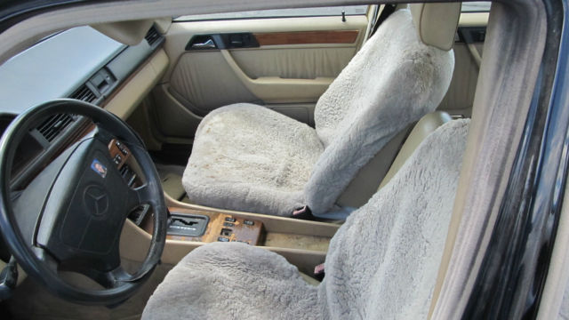 1992 Black Mercedes-Benz 300-Series Sedan