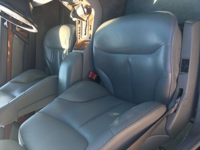 1992 Blue Mercedes-Benz 400-Series Sedan