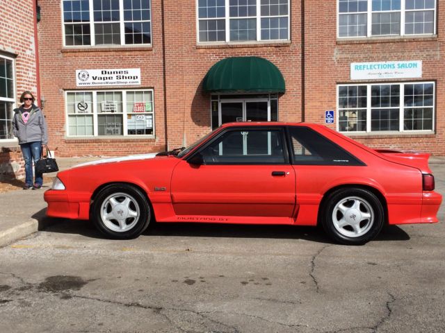 19920000 Black Ford Mustang Hatchback