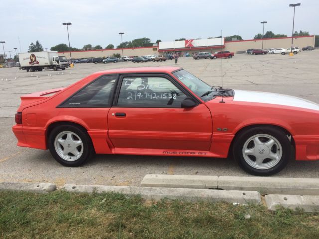 19920000 Black Ford Mustang Hatchback