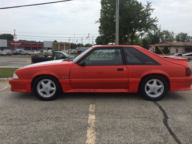 19920000 Black Ford Mustang Hatchback