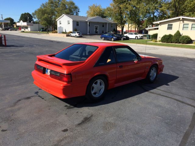 19920000 Black Ford Mustang Hatchback