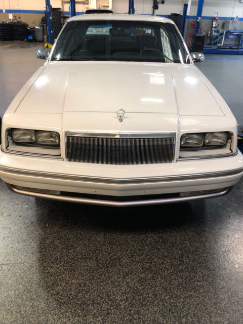 1992 White Chrysler New Yorker Sedan