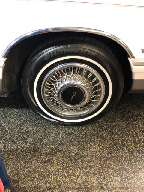 1992 White Chrysler New Yorker Sedan