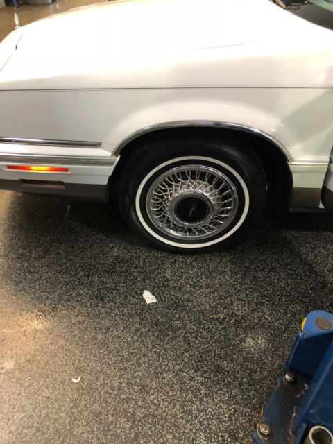 1992 White Chrysler New Yorker Sedan