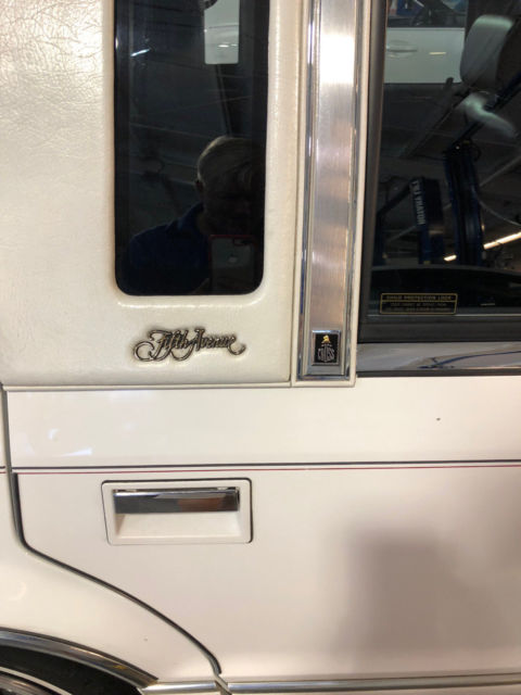 1992 White Chrysler New Yorker Sedan