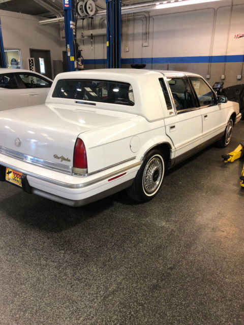 1992 White Chrysler New Yorker Sedan