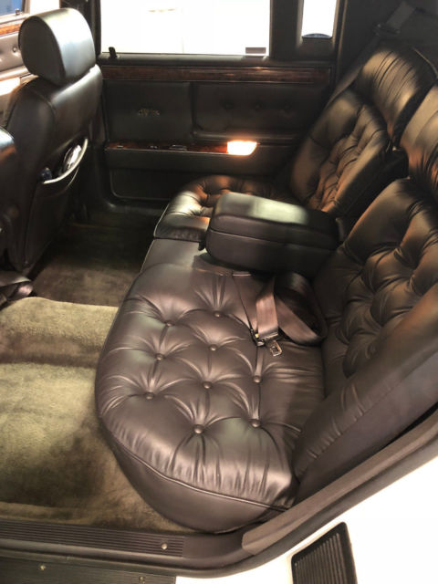 1992 White Chrysler New Yorker Sedan