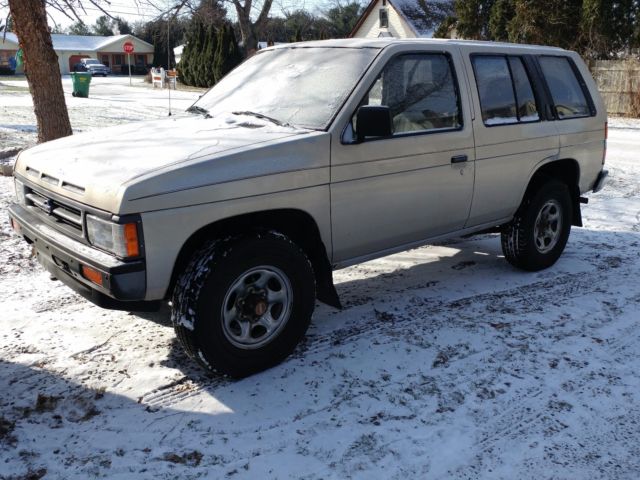 1992 Gold Nissan Pathfinder SUV