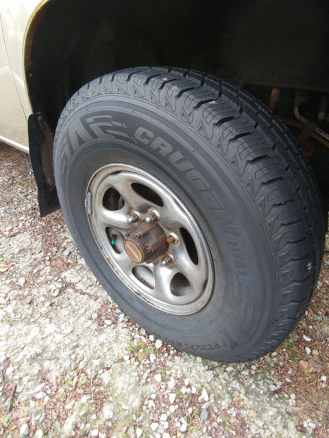 1992 Gold Nissan Pathfinder SUV