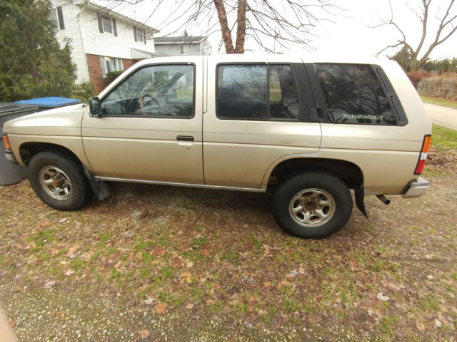 1992 Gold Nissan Pathfinder SUV