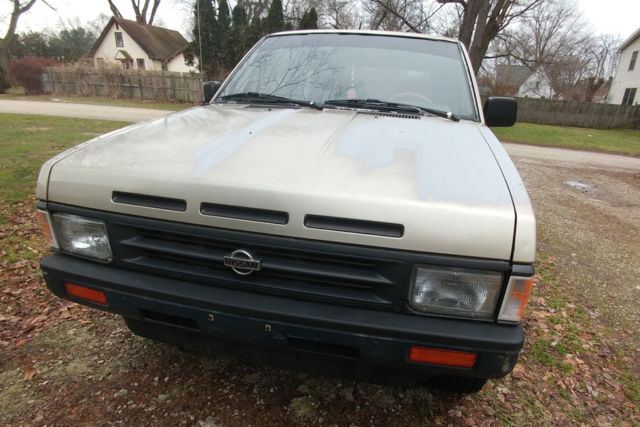 1992 Gold Nissan Pathfinder SUV