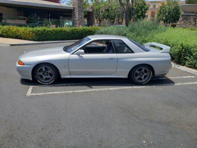 1992 Black Nissan GT-R Coupe