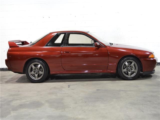 1992 Red Nissan GT-R coupe