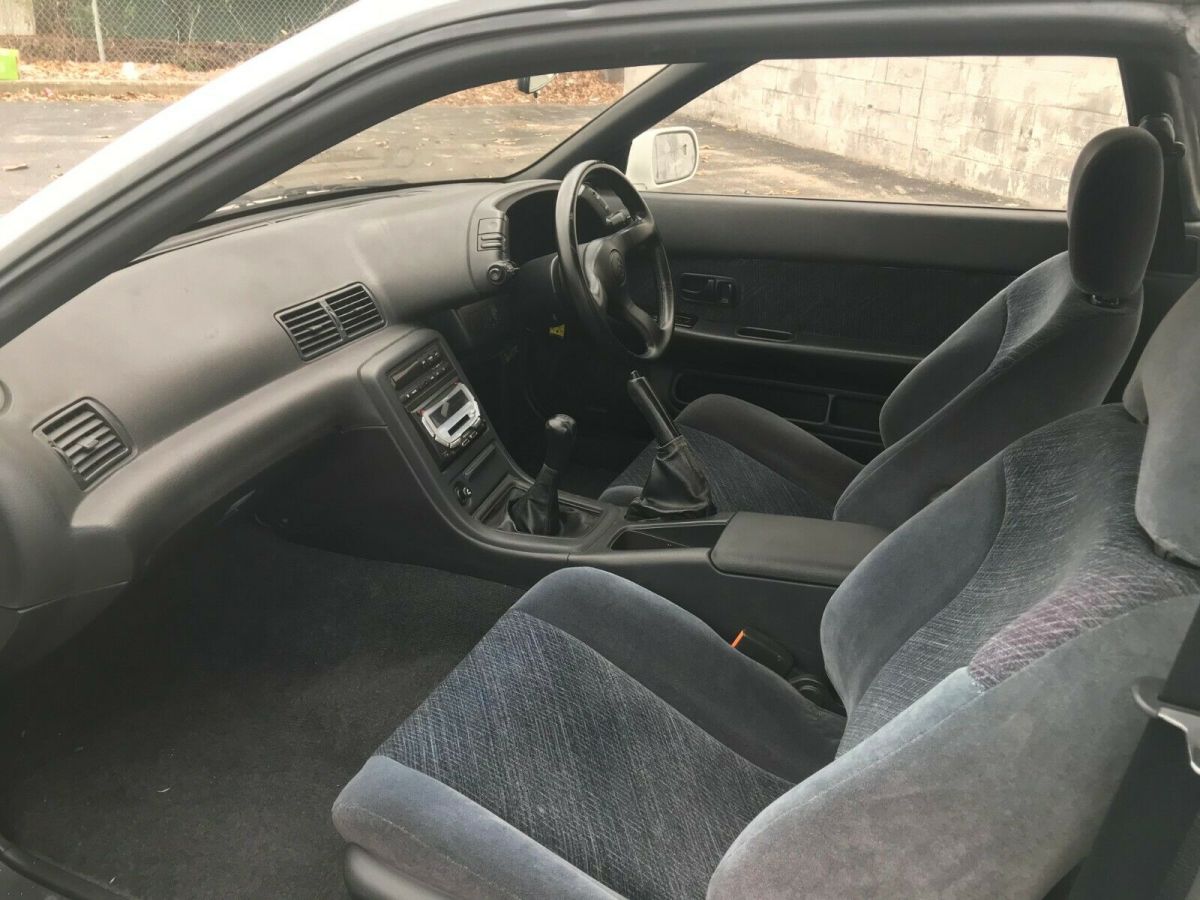 1992 White Nissan GT-R Coupe