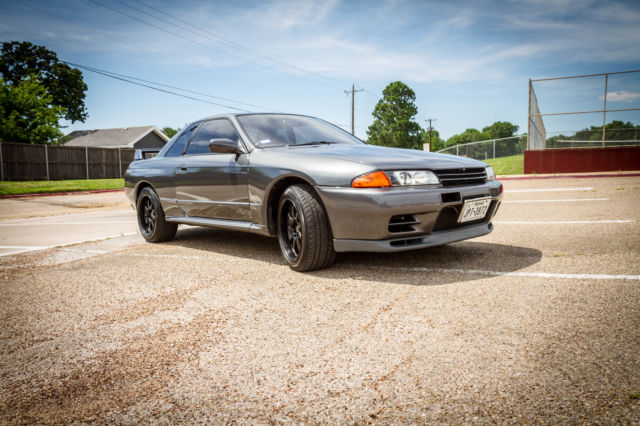 1992 Gray Nissan GT-R Coupe