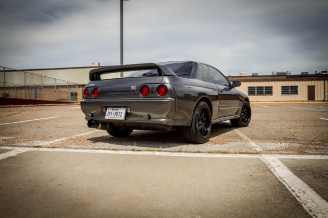 1992 Gray Nissan GT-R Coupe