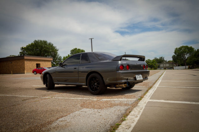 1992 Gray Nissan GT-R Coupe
