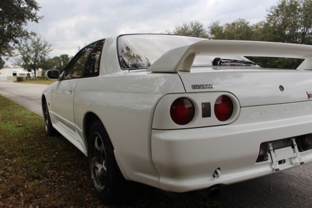 1992 White Nissan GT-R Coupe