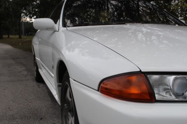 1992 White Nissan GT-R Coupe