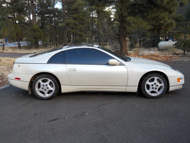1992 White Nissan 300ZX Fastback