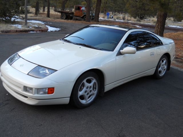 1992 White Nissan 300ZX Fastback
