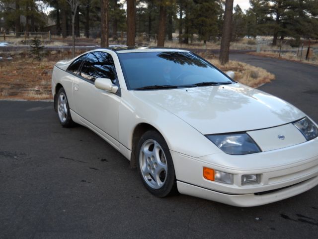 1992 White Nissan 300ZX Fastback