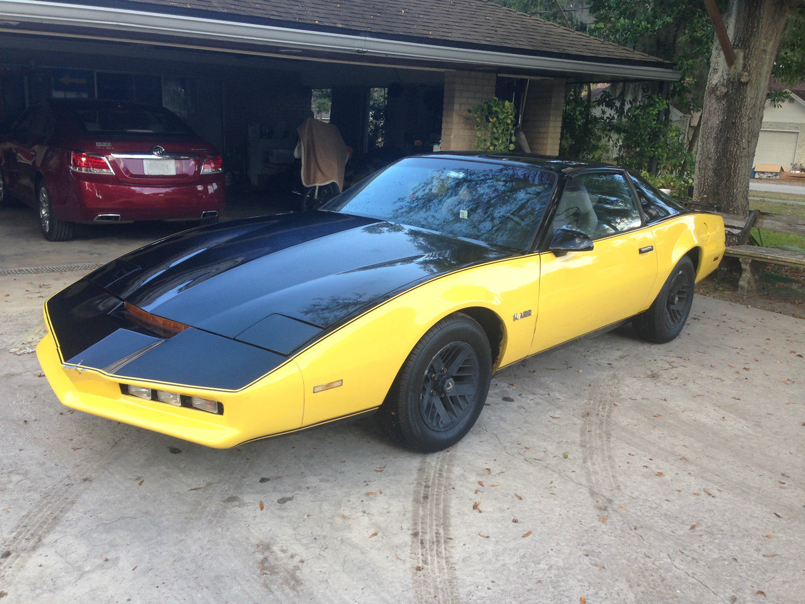 1992 Black/yellow Pontiac Firebird Coupe