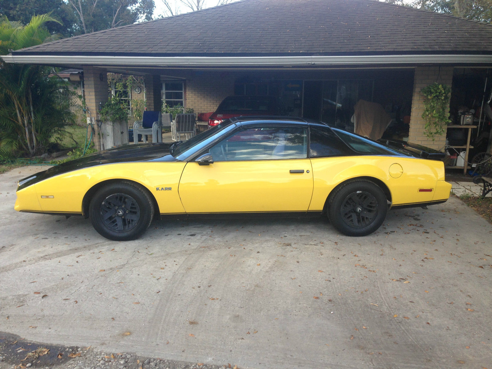 1992 Black/yellow Pontiac Firebird Coupe