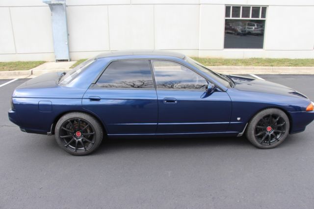 1992 Gray Nissan Skyline Sedan