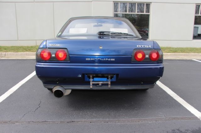 1992 Gray Nissan Skyline Sedan
