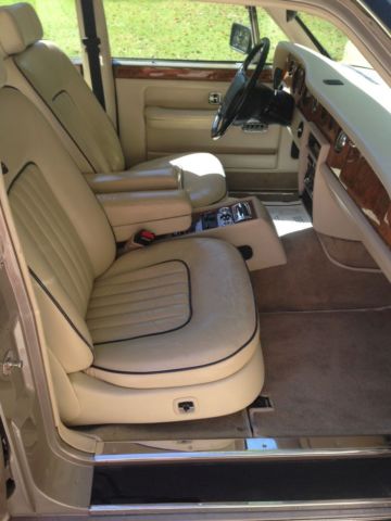 1992 Champagne Rolls-Royce Silver Spirit/Spur/Dawn Sedan