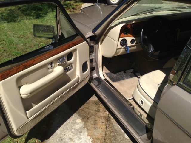 1992 Champagne Rolls-Royce Silver Spirit/Spur/Dawn Sedan