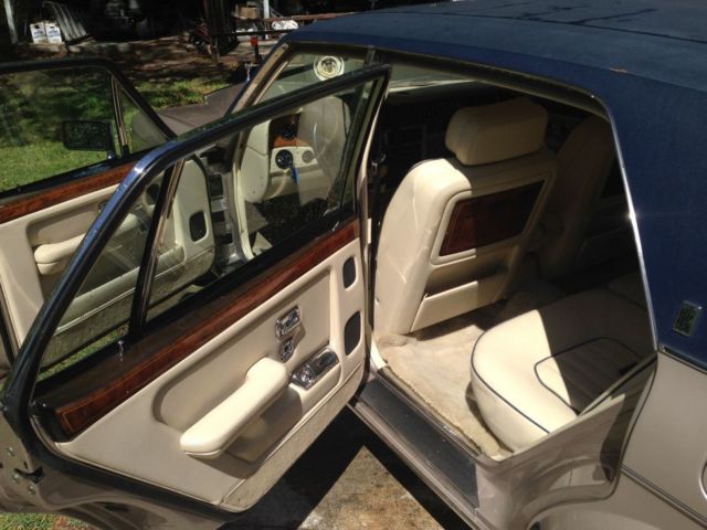 1992 Champagne Rolls-Royce Silver Spirit/Spur/Dawn Sedan