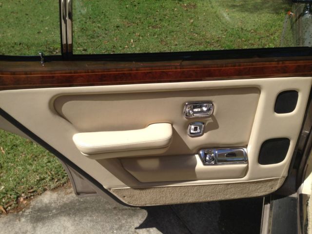 1992 Champagne Rolls-Royce Silver Spirit/Spur/Dawn Sedan