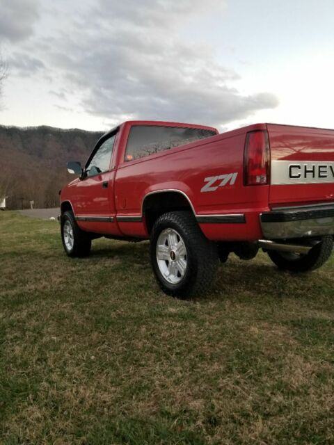 1992 Red Chevrolet Silverado 1500 Standard Cab Pickup