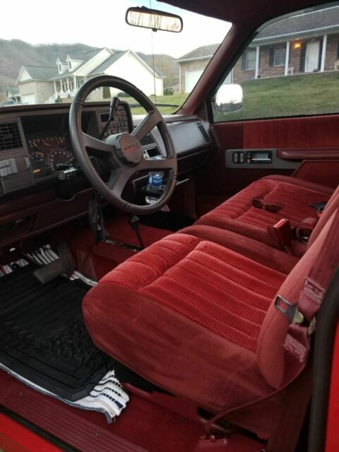1992 Red Chevrolet Silverado 1500 Standard Cab Pickup