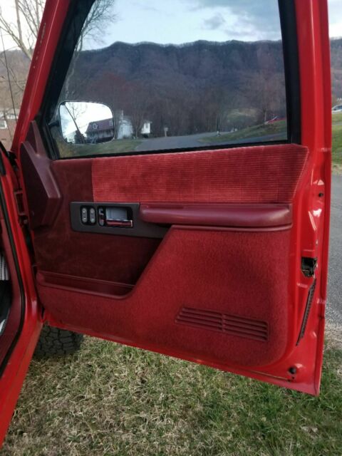 1992 Red Chevrolet Silverado 1500 Standard Cab Pickup