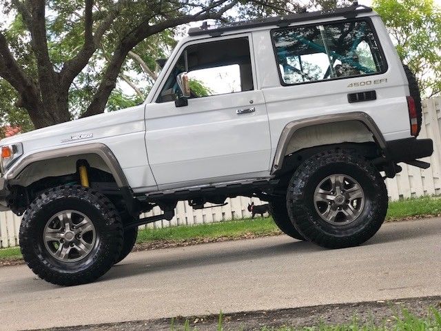 1992 White Toyota Land Cruiser Wagon