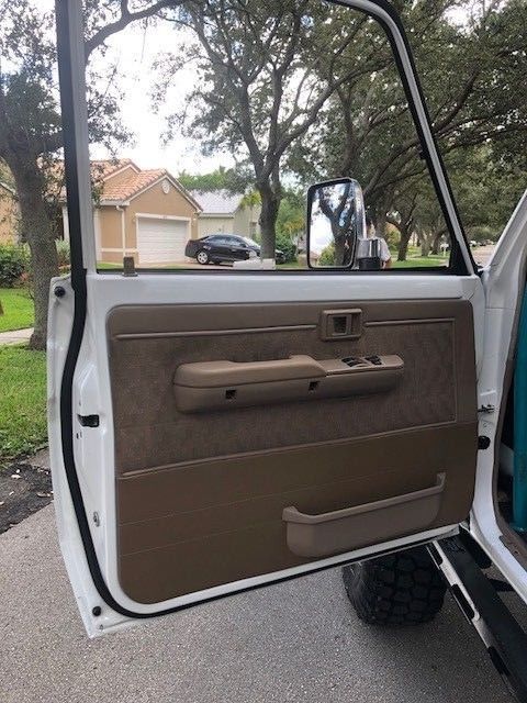 1992 White Toyota Land Cruiser Wagon