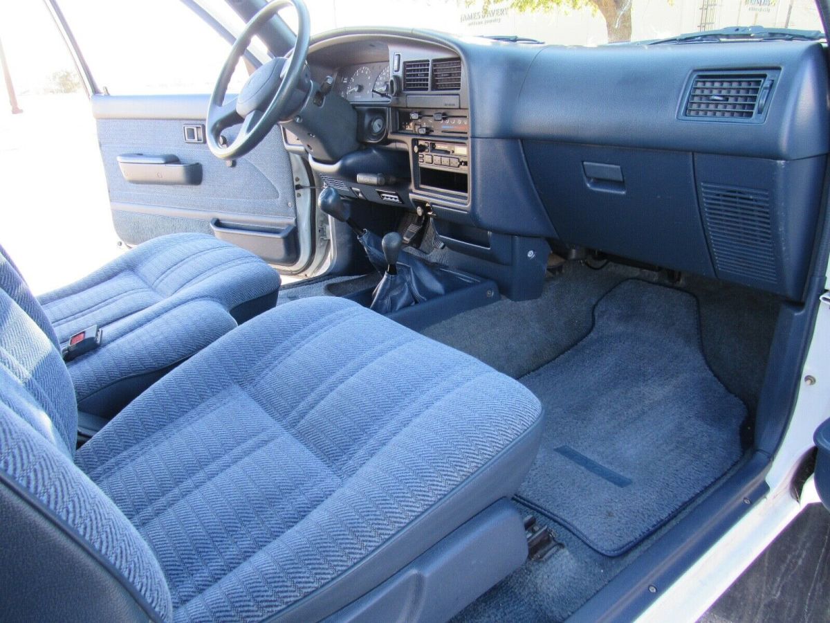 1992 White Toyota Pickup Extended Cab Pickup